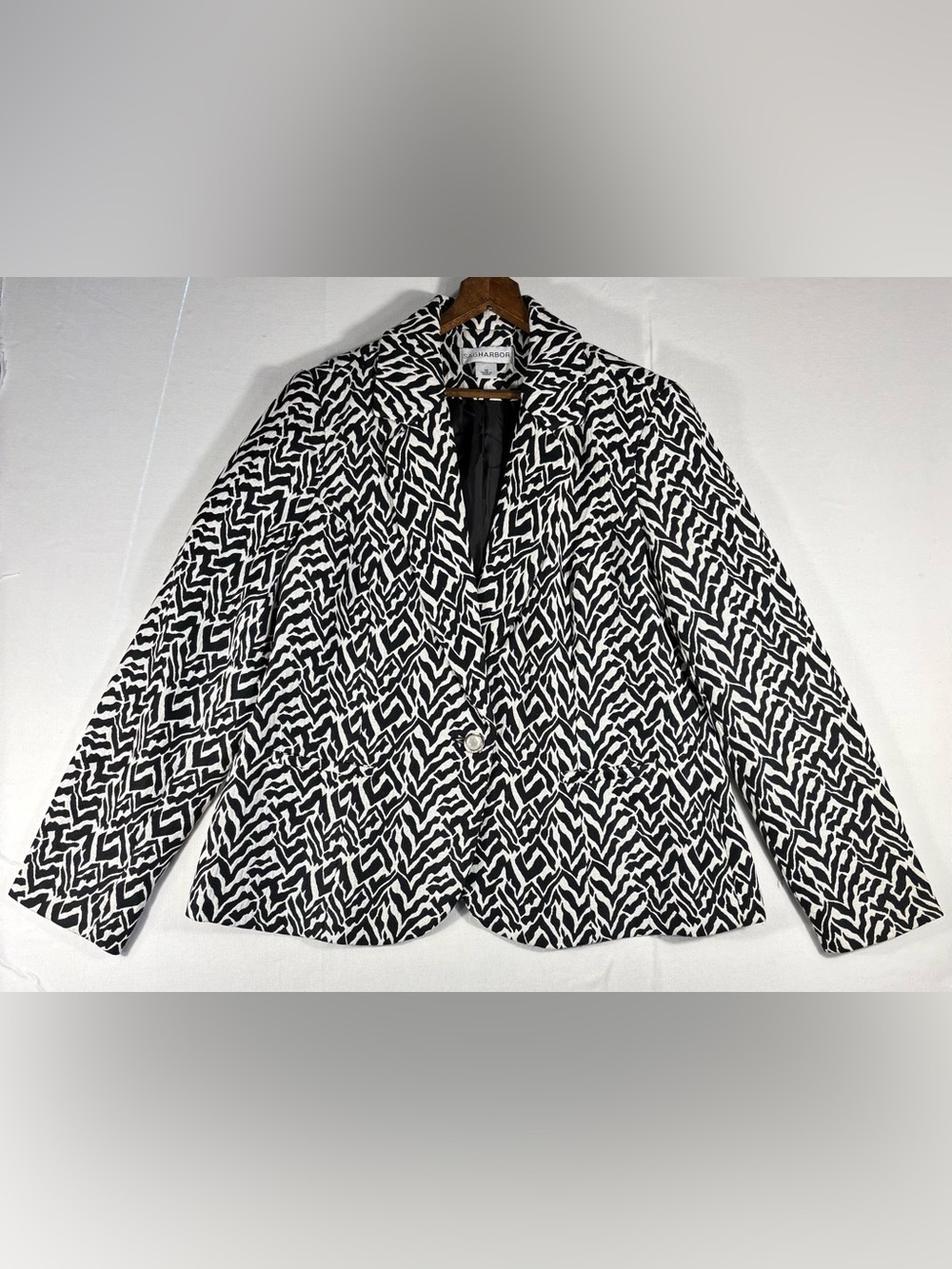 Sag Harbor Women’s 16 Woven Black & White Zebra Print 1-Button Blazer Jacket